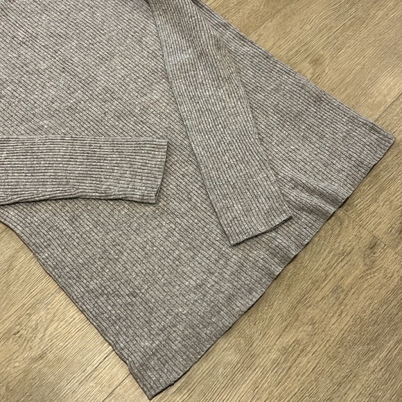 Women’s Oak + Fort Turtleneck - Picture 3 of 4